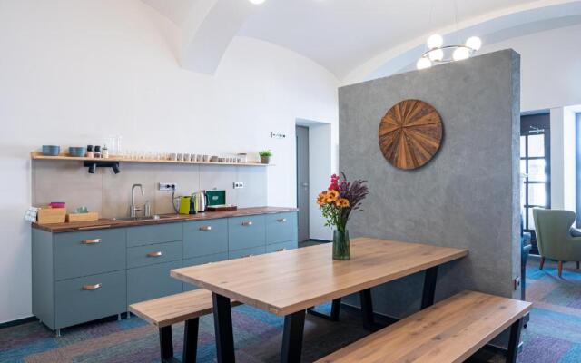 ART Hostel & Apartments