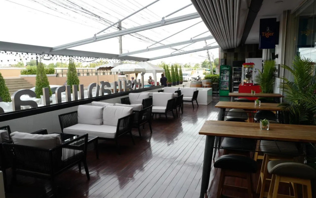 Chaisaeng Palace Hotel