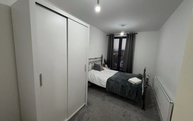 2 Bedroom Luxury Apartment With Balcony