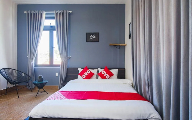 Ezs House Hotel by OYO Rooms