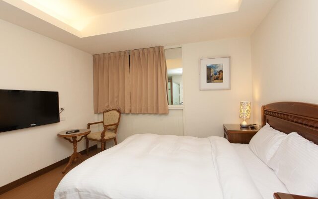 Mucha Hotel