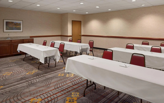 Hampton Inn & Suites Detroit/Sterling Heights