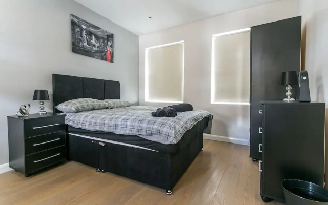 2 Bed Penthouse Style House in Camden Town