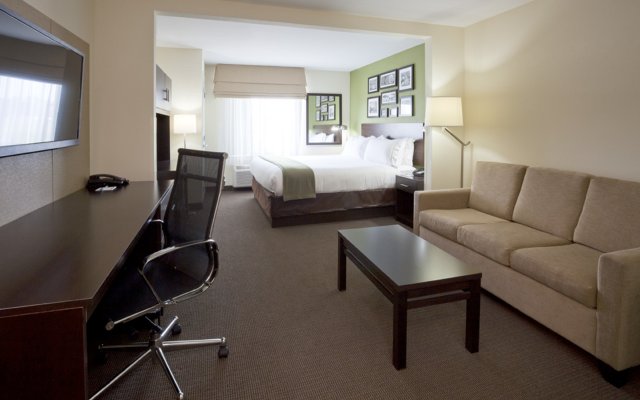 Holiday Inn Express Suite