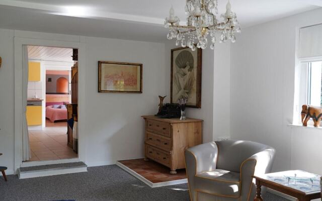 Holiday Home With art