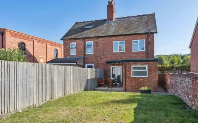 Fern House - Cosy 3 Bedroom House With Garden