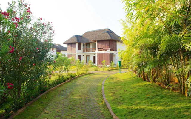 Le Pondy Beach & Lake Resort