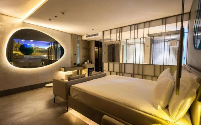 Four Hills Hotel