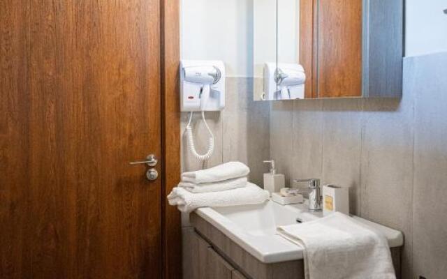 Este Luxury Apartments