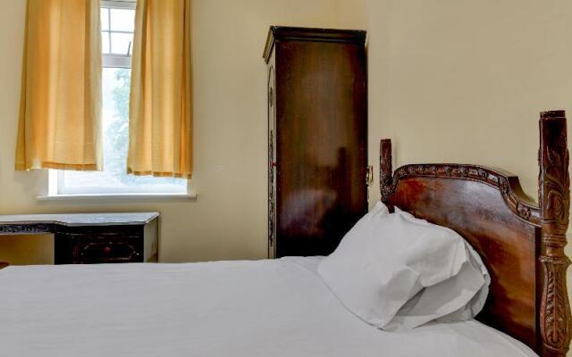 OYO Empire Hotel