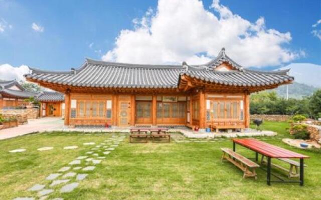 Hanok Jungwon House Pension