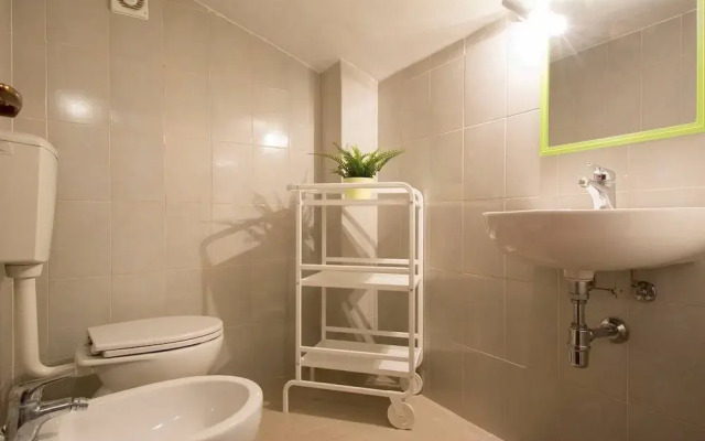 ALTIDO Lovely 1BR flat with patio and parking