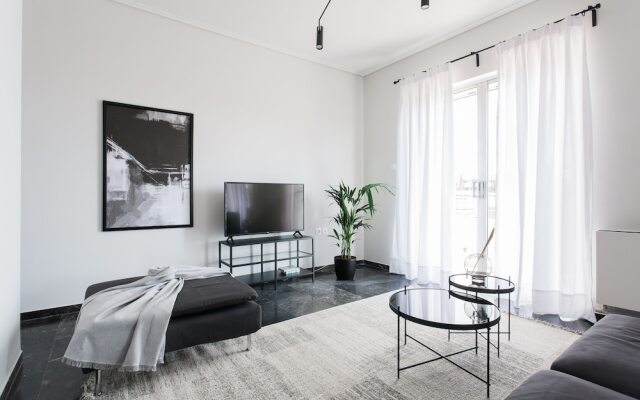 Spacious Apartment near HELEXPO