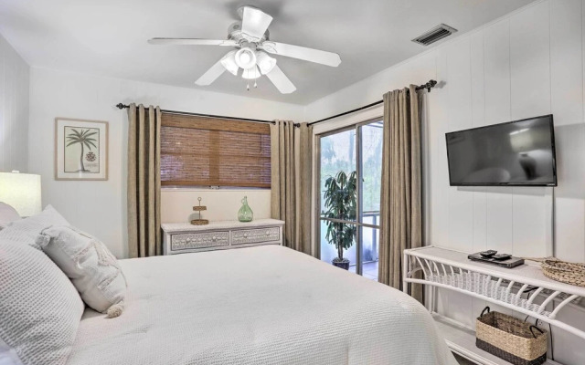 Vibrant Stuart Getaway w/ Private Hot Tub!