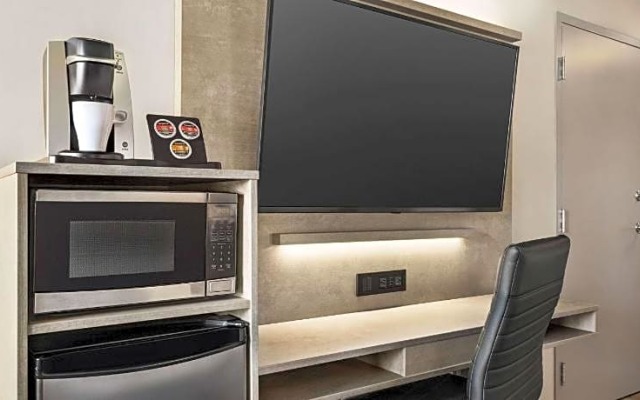 Microtel Inn & Suites Montreal Airport-Dorval QC