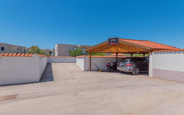 Nice Apartment in Kanica With Wifi and 2 Bedrooms