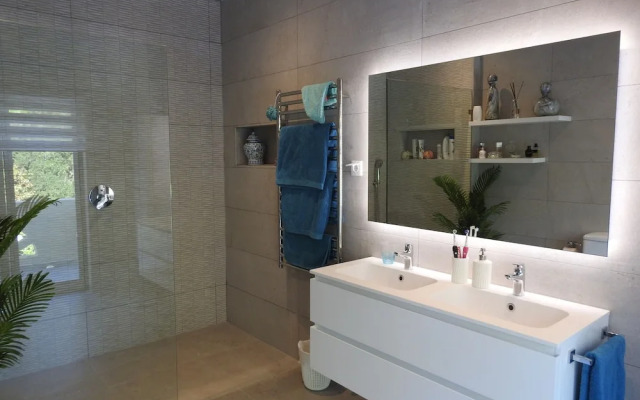Beautiful 2-bed Villa in Quinta do Lago With Pool