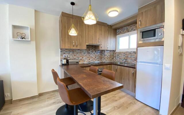 Modern 1 Bedroom Seaside Apartment with Pool