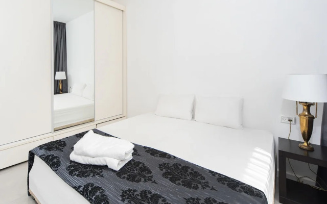 Luxurious 3BR Beach Front Apt Parking