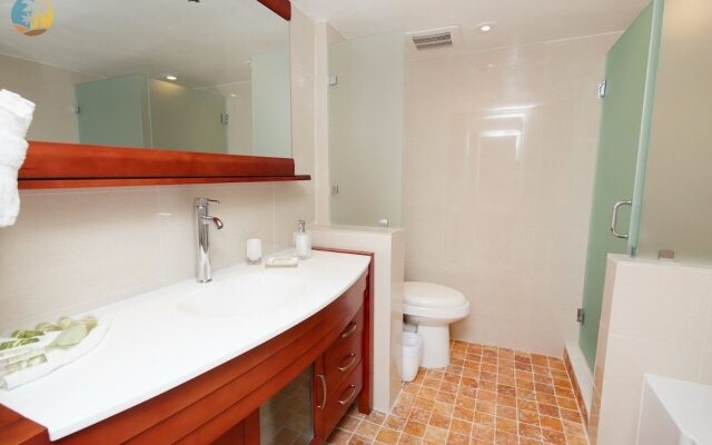 Alexander 1420 3 Bedroom Apts by RedAwning