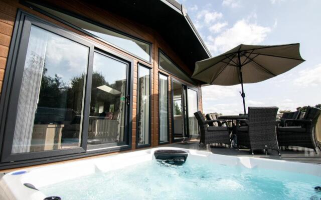 The Crucible lodge with Hot Tub