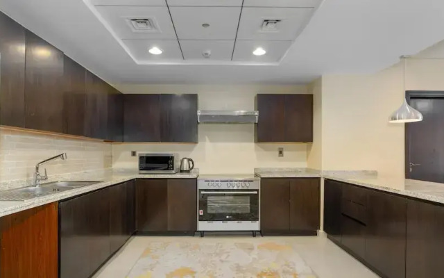 Massive 2 Bedroom with Palm View Balqis