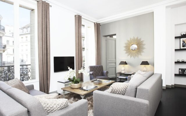 Luxury 3BDR Le Louvre I by Livinparis