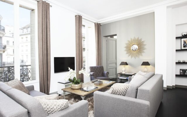 Luxury 3Bdr Le Louvre I By Livinparis