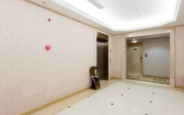 Vienna 3 Best Hotel (Poyanghu Avenue)