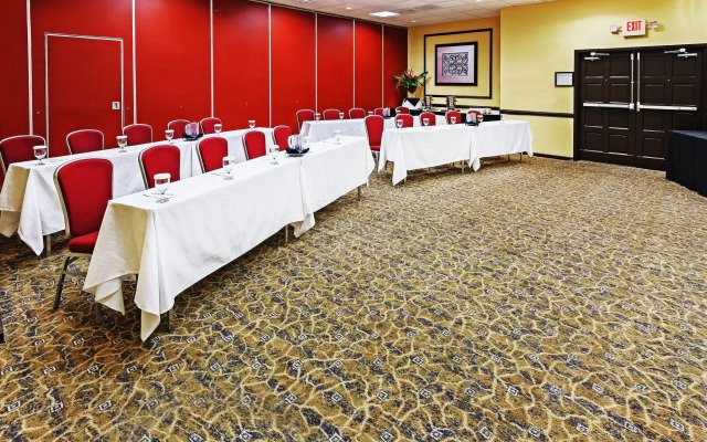 Crowne Plaza Suites Houston Southwest