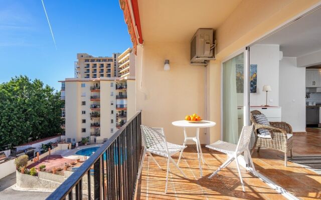 Lovely Beachfront Apartment with Sunny Balcony Ref 35