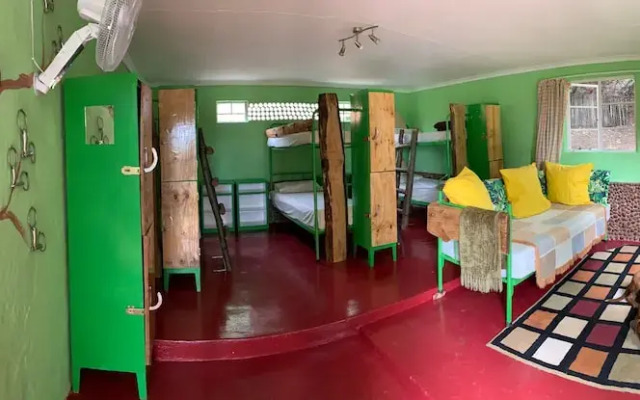 Lion's Den Backpackers