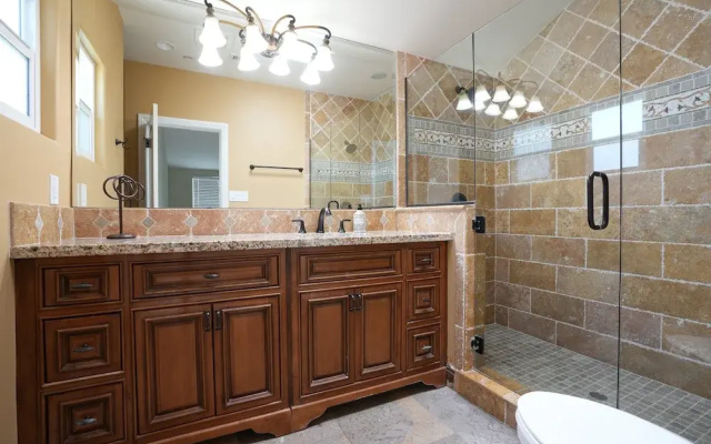 Sweet 4 bedroom, 3 bath plus Loft Bedroom, Pool Home