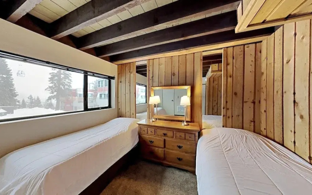 Cozy 4-Bedroom Home with Pool and Mountain View!