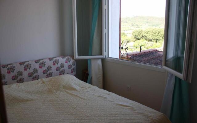 À l'ombre du mûrier