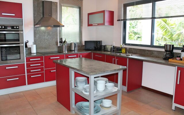 Contemporary villa, heated infinity pool, sea-views | Designhouse