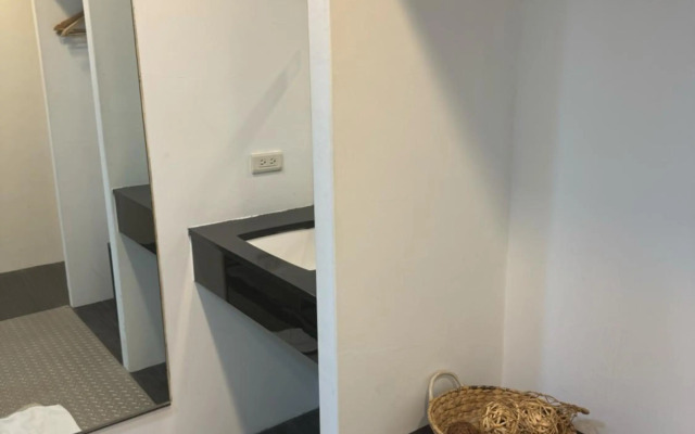 Zhongxiao Dunhua Homestay