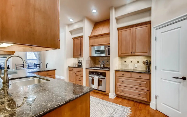 Luxury 4 Bedroom Home in Central Austin