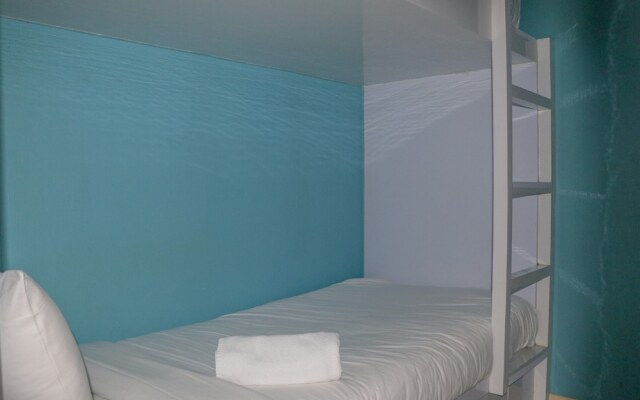 Homey And Cozy Stay 2Br At Green Pramuka City Apartment