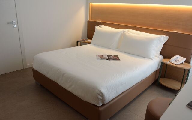 M&F Hotel