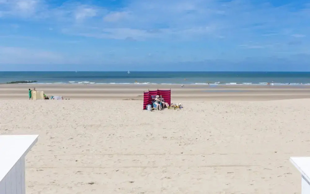 Apartment in Zeedijk With Sea View