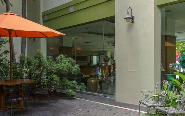 Paragon Gallery Hotel