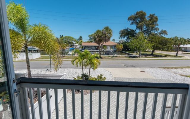 Marina Sunrise Apartment 3