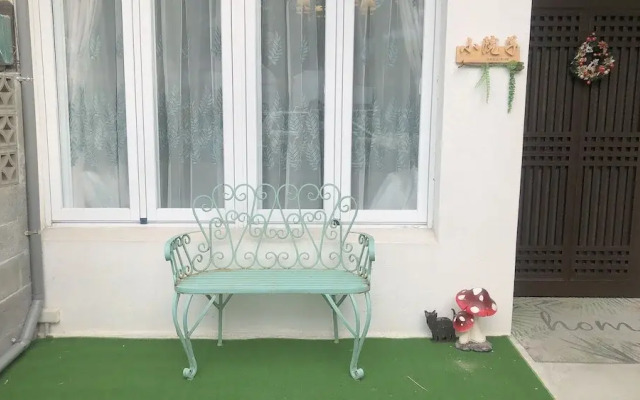 6 person single house