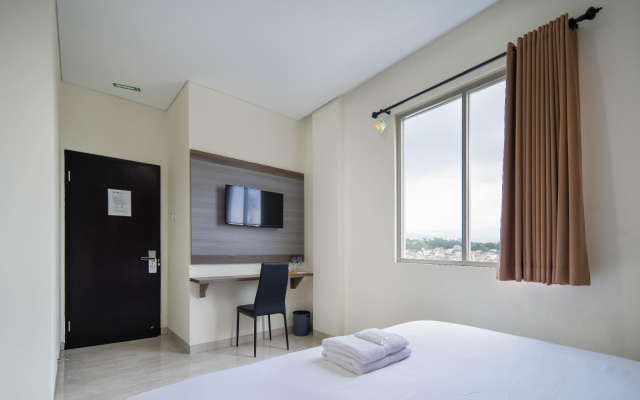 Cove West Inn