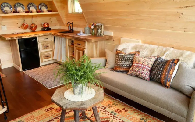 Treehouse Village Inn