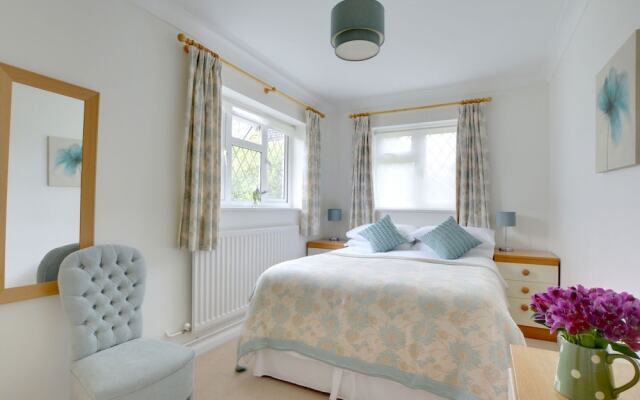 Romantic 1-bedroom Holiday Home in Goudhurst With Garden