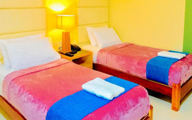 RedDoorz Plus @ ABC Landmark Hotel