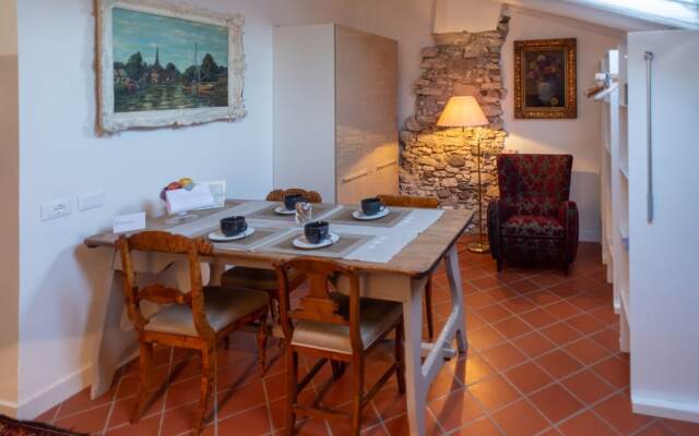 S. Trinità 18, Suites & Rooms