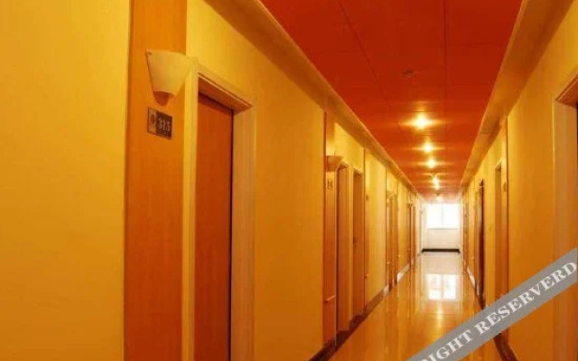 Rujia Huayi Hotel (Heihe Railway Station Passenger Station Branch)